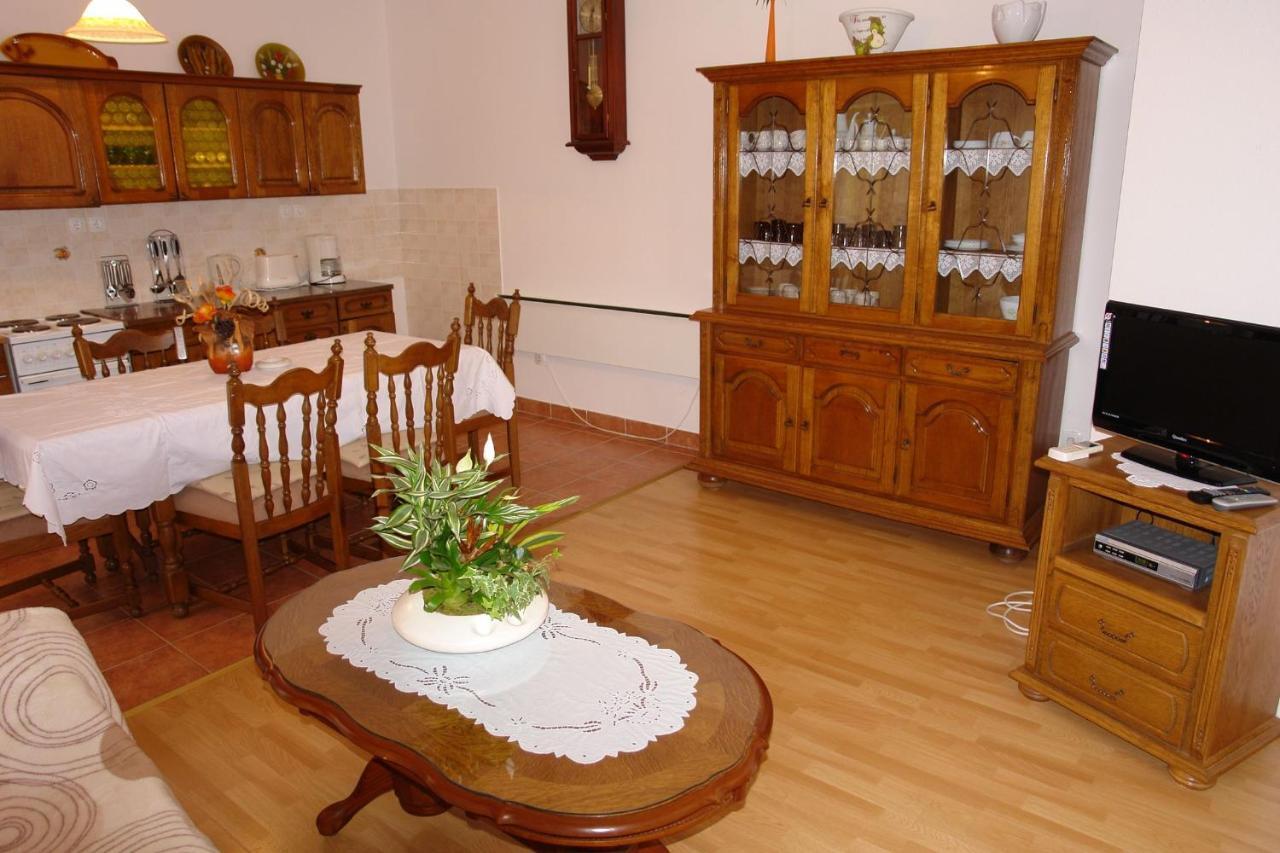 Apartments Nikolina Novi Vinodolski Exterior photo